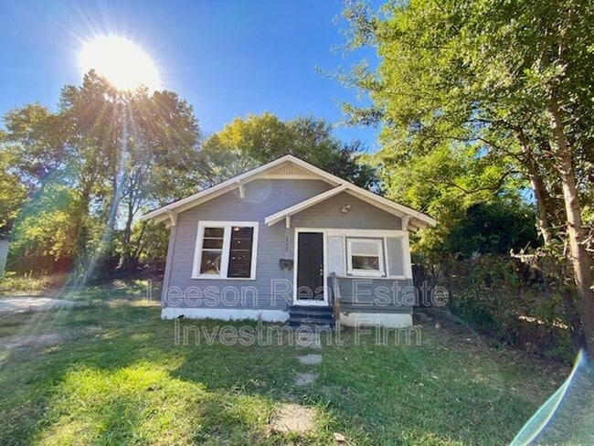 Primary Photo - 1112 Andrew Ave
