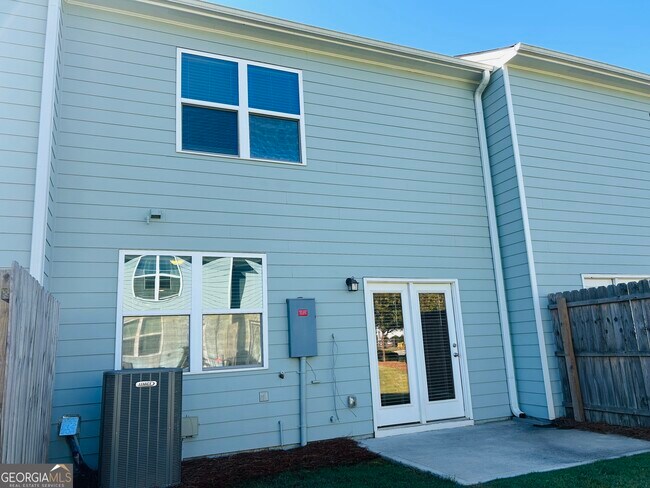 Building Photo - 403 Kings Cross Wy