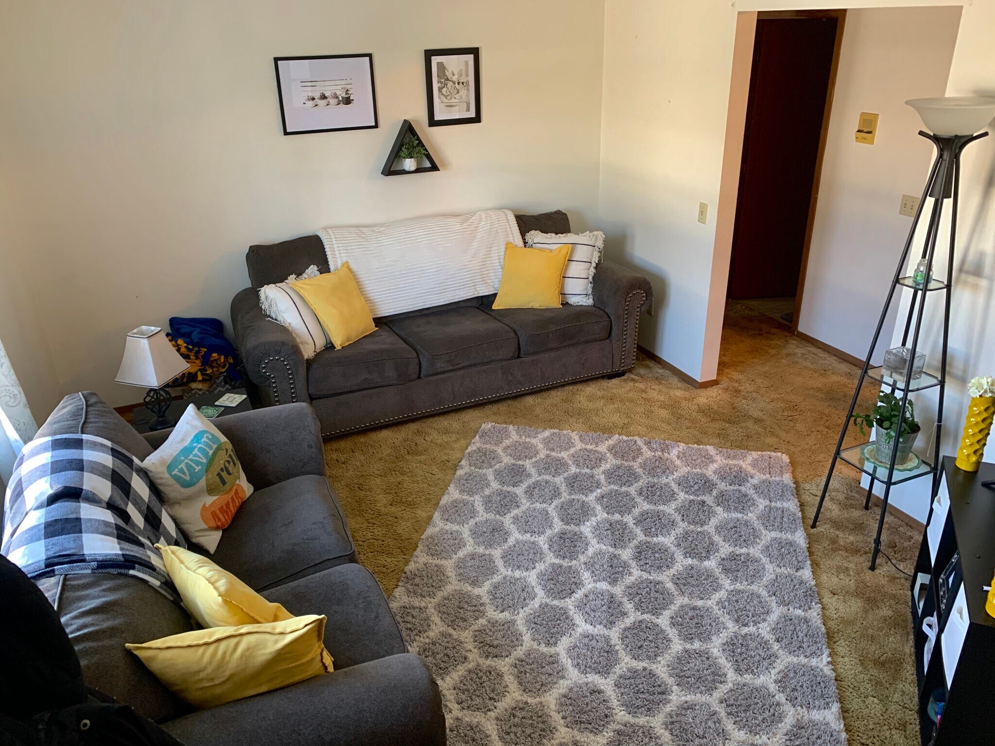 Building Photo - 1120 W Hamilton Ave