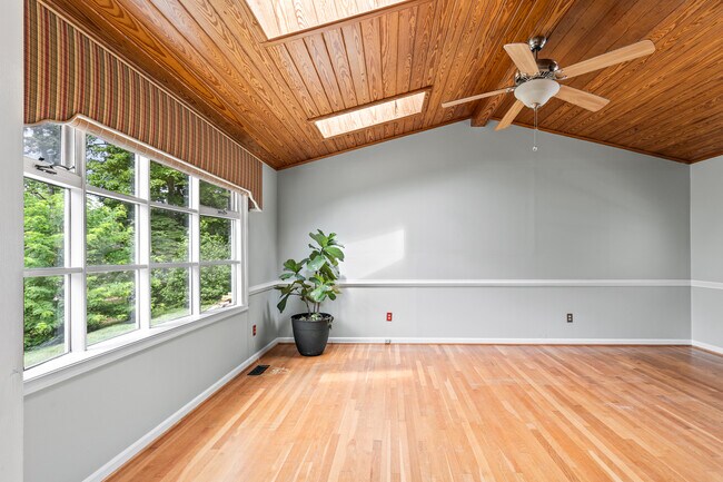 Building Photo - 1114 Collingwood Dr