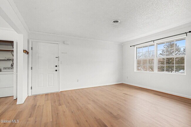 Building Photo - 25A Pine Ln