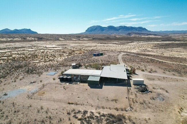 Building Photo - 400 N Smiling Dog Trail