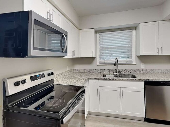 Building Photo - 415 Plainville Dr SW