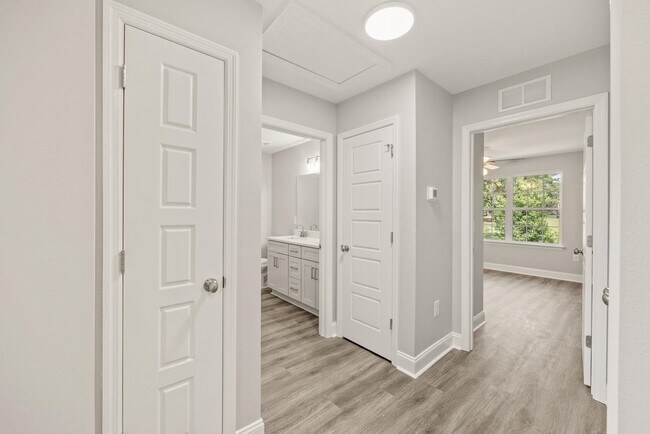 Building Photo - 1460 Willow Bend Way