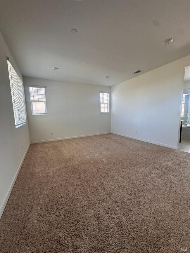 Building Photo - 2476 Laramie Cir