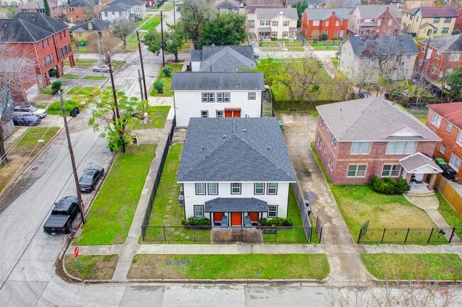 Building Photo - 2720 Truxillo St