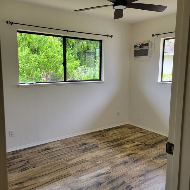 Building Photo - Kapahulu 3 bed, 2 bath single family home