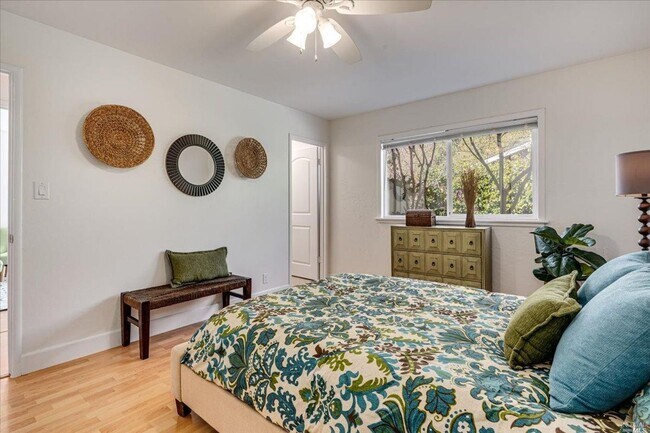 Building Photo - Charming Three Bedroom Browns Valley Retreat