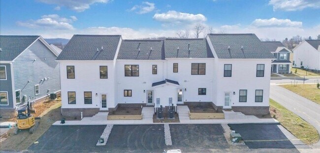 Building Photo - Brand New Townhouse Available for Rent