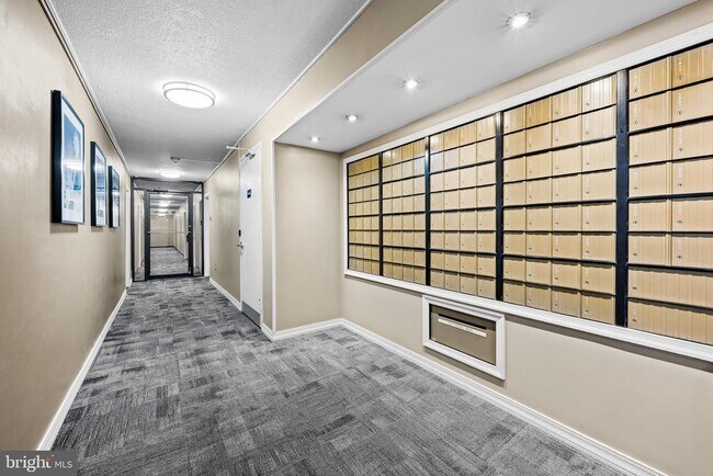 Building Photo - 1 E University Pkwy