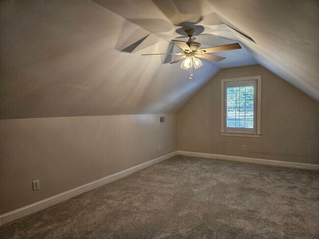 Building Photo - 104 Garden Trail Ln