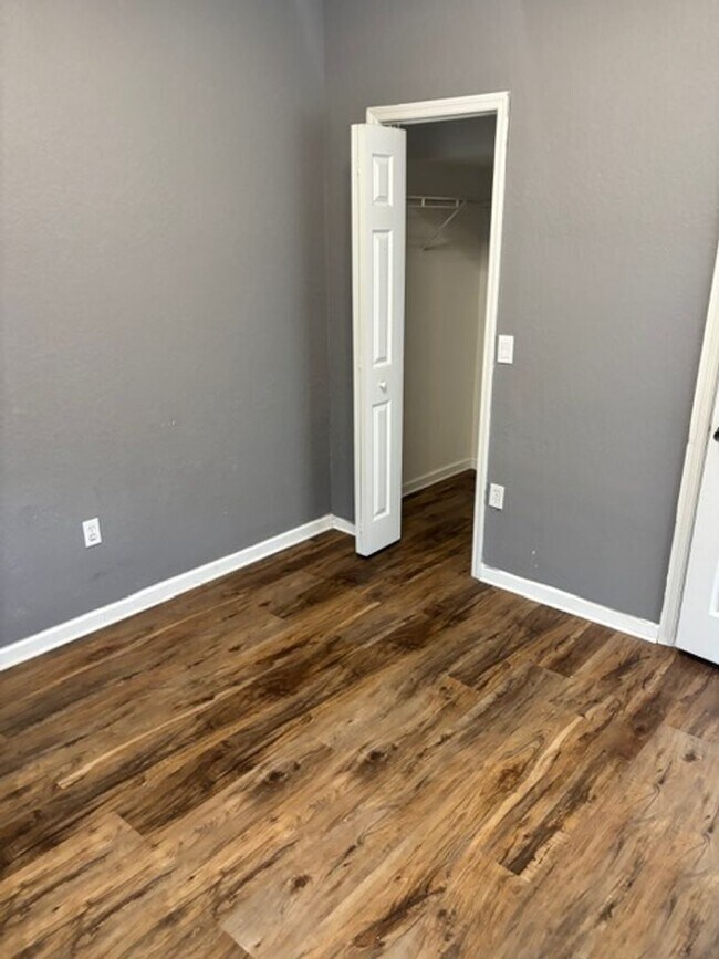 Building Photo - Townhome In St Cloud For Rent with  4 Bedr...