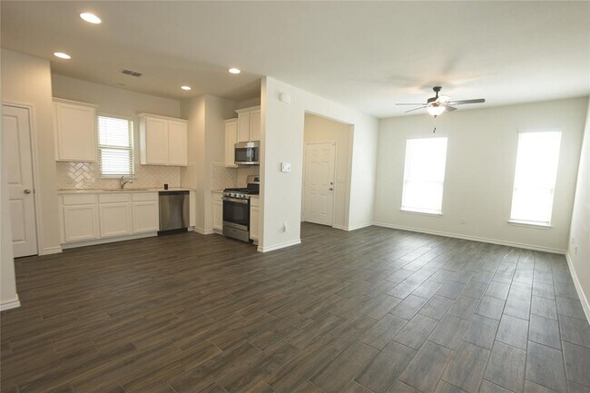 Building Photo - 352 Witchhazel Way