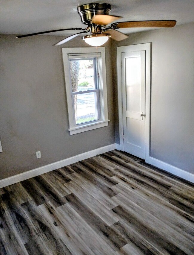 Building Photo - Daytona Beach Bungalow, with Guest House