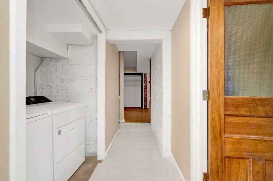 Building Photo - 58 Buckingham St