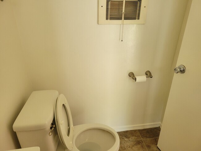 Building Photo - 3619 Fletcher Dr