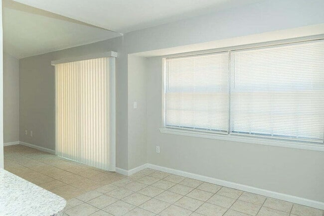 Building Photo - Coastal Charm Awaits: Cozy 3-Bedroom Home in Fort Walton Beach!