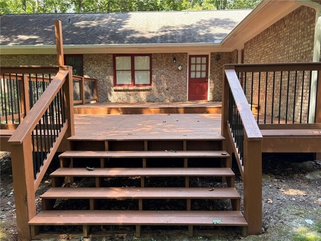 Building Photo - 674 Clarke Trail