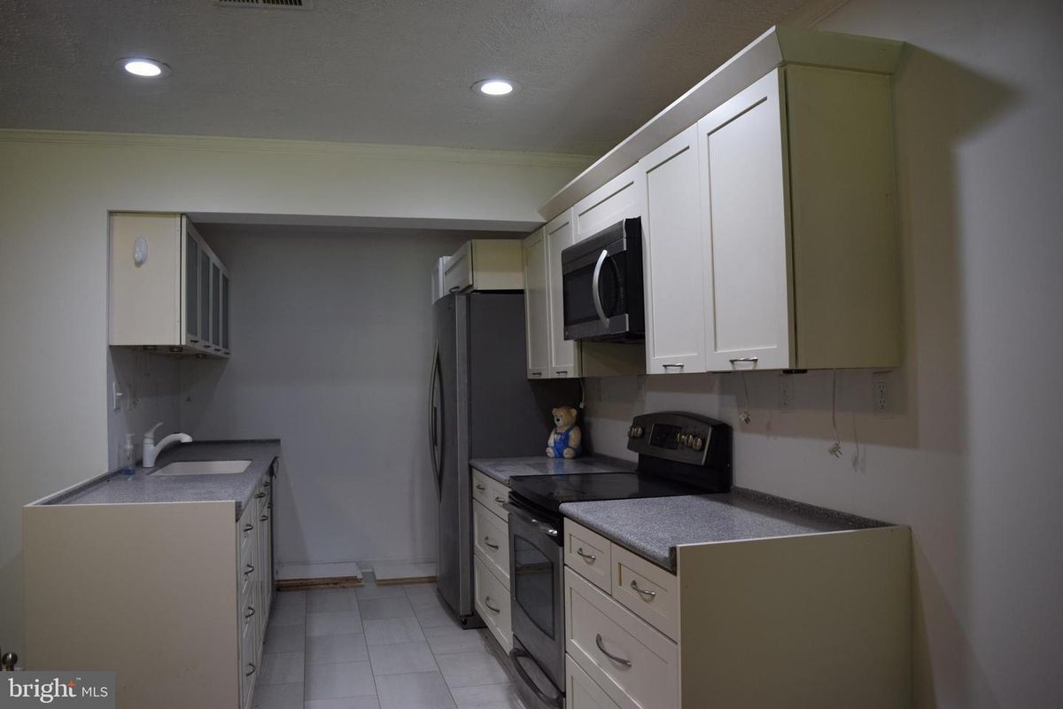 Building Photo - 7023 Kelly Rd