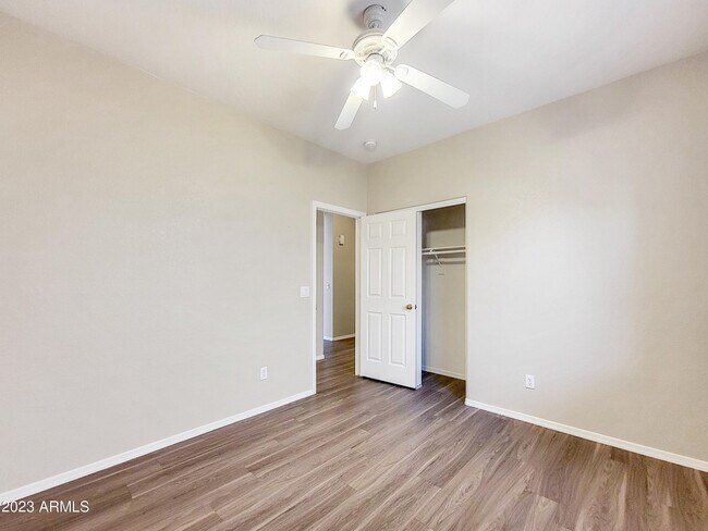 Building Photo - 14173 W Weldon Ave
