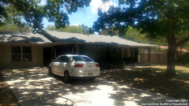 Building Photo - 243 Maplewood Ln