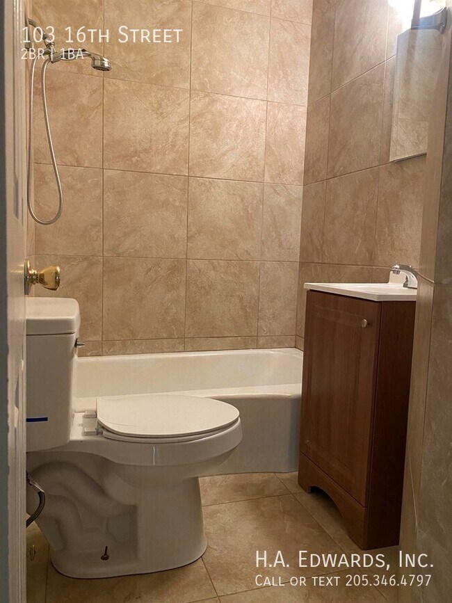 Building Photo - 103 16th St