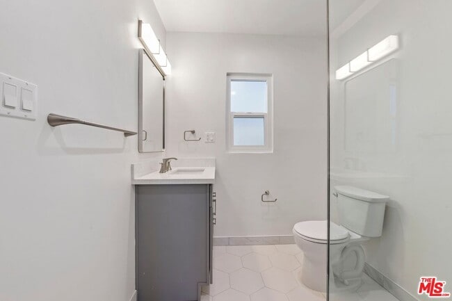 Building Photo - 1250 N Crescent Heights Blvd