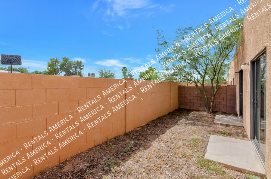 Building Photo - 7202 E Chelsie Kaye Ln