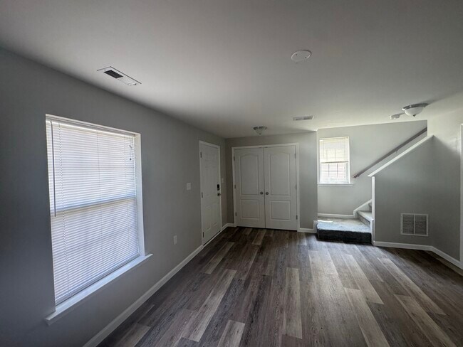 Building Photo - 65 Private Ct