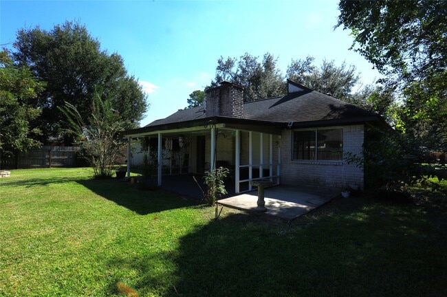 Building Photo - 354 S Amherst Dr