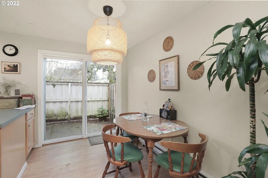 Building Photo - 4167 SE Cesar E Chavez Blvd