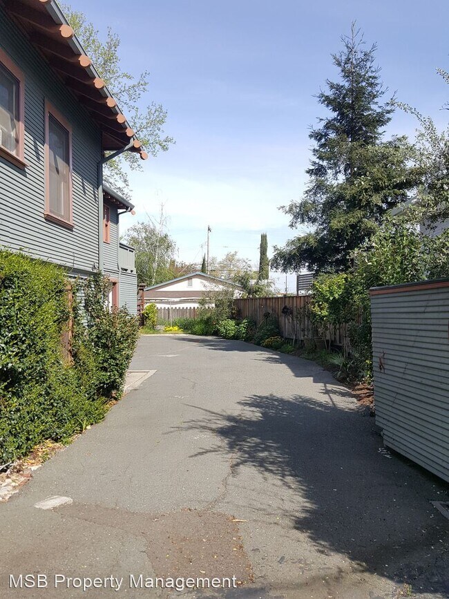 Building Photo - 2289 Bonifacio St