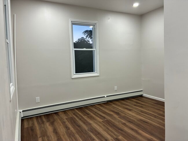 Building Photo - 408 3rd St