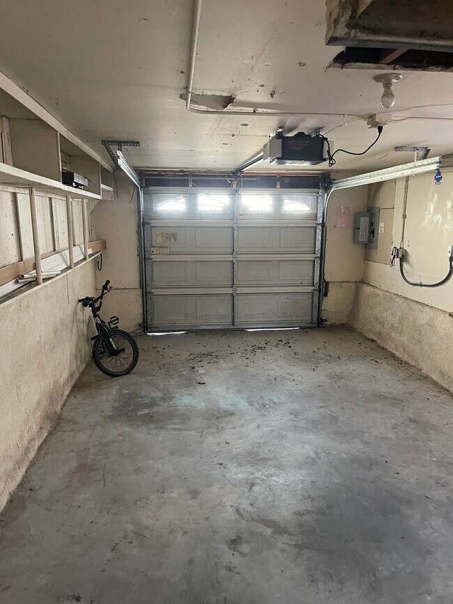 Building Photo - 1722 Judson St