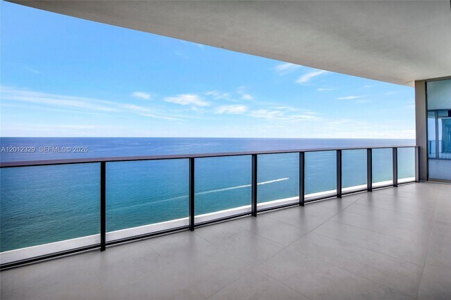 Building Photo - 15701 Collins Ave