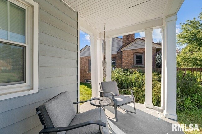 Building Photo - 2133 Warren St