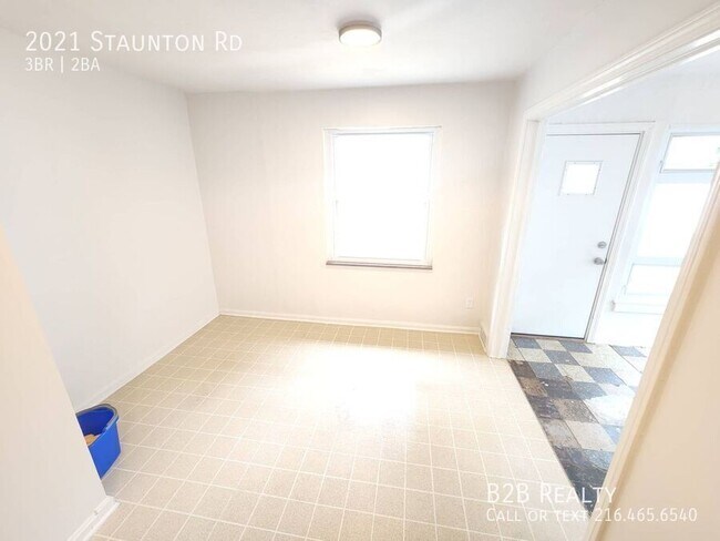 Building Photo - 2021 Staunton Rd