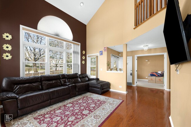 Building Photo - Gorgeous End Unit with 3 Bed/2.5 Baths and 2 Car Garage!