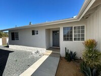 Building Photo - 7BD/3BA!! Back gate exits onto Montezuma, ...