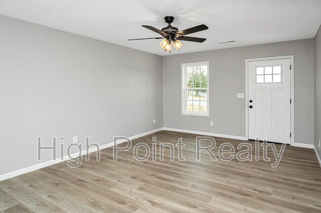 Building Photo - 85 Smith Glen Dr