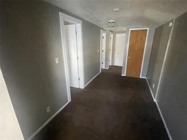 Building Photo - 909 Court Ave