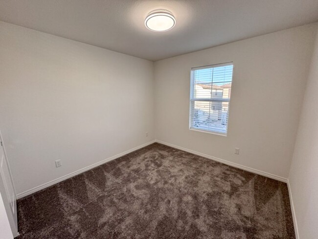 Building Photo - BRAND NEW 3 bedroom Willow Springs home av...