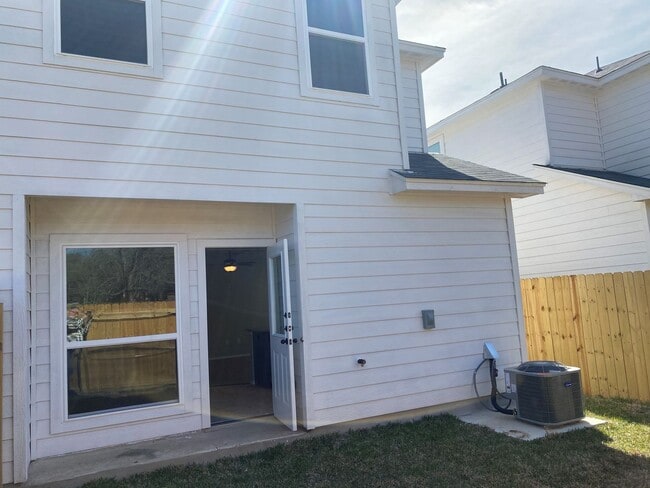 Building Photo - Welcome home to 4110 Swan's Landing #401!