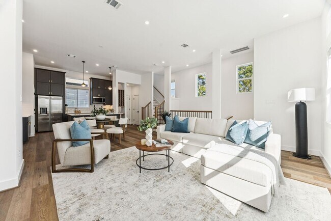 Building Photo - 2125 Hoskins Dr