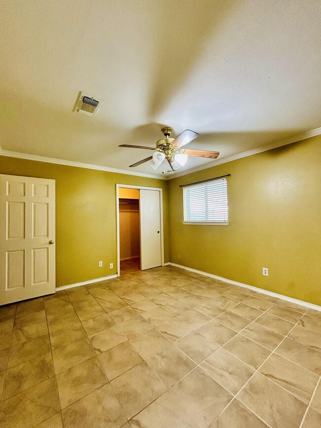 Master Bedroom - 2118 Barton Dr