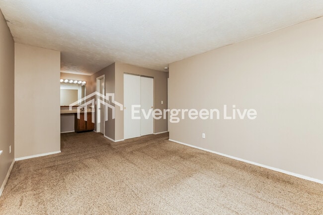 Building Photo - 5699 Waynegate Rd