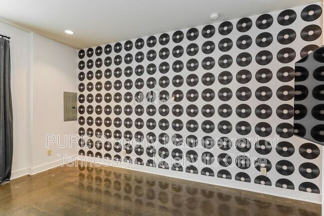 Building Photo - 210 30th Ave N