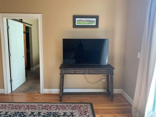 Building Photo - 1520 Main St