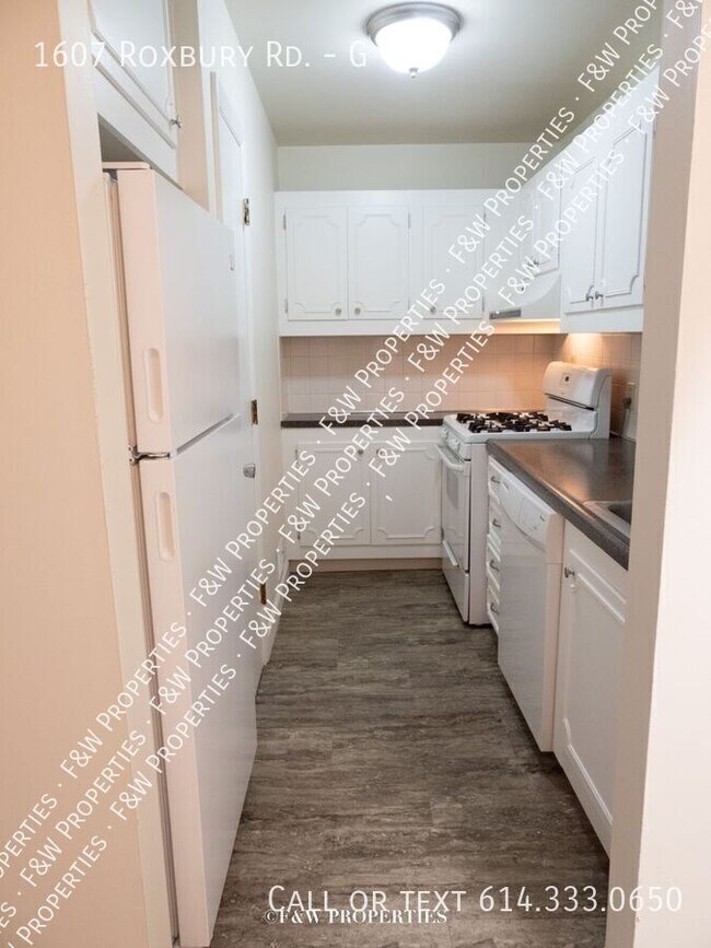 Building Photo - 1607 Roxbury Rd