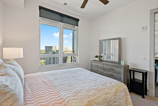 Building Photo - 1820 Fonthill Ct